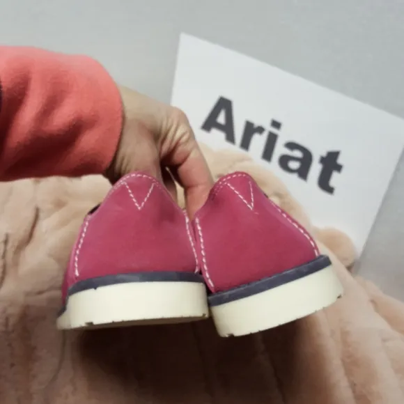 NWT Child's Ariat pink LEATHER shoes sz 5.5