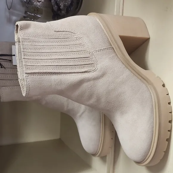 NWT DOLCE VITA  Chelsea Boots Caster H20 Dune Tan Lug Sole Women's Size 9.5