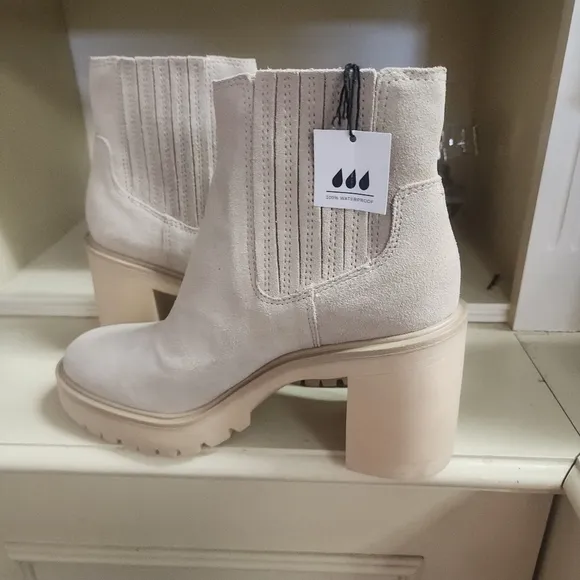 NWT DOLCE VITA  Chelsea Boots Caster H20 Dune Tan Lug Sole Women's Size 9.5