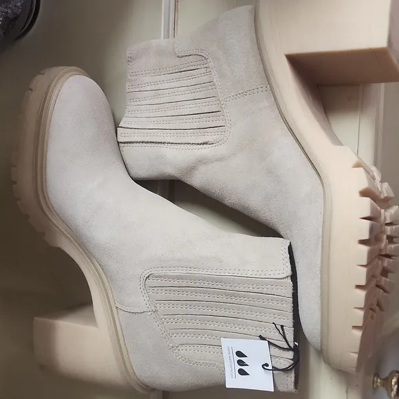 NWT DOLCE VITA  Chelsea Boots Caster H20 Dune Tan Lug Sole Women's Size 9.5