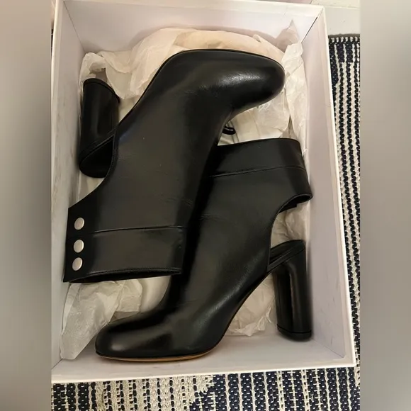 NWT IRO Matyi cutout leather ankle boots