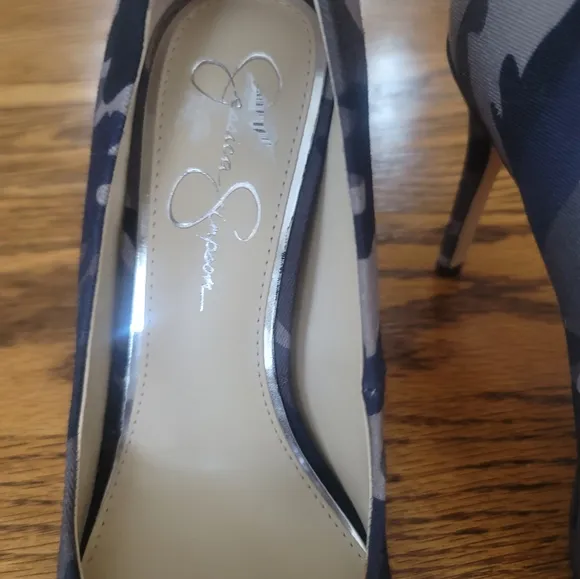 NWT Jessica Simpson Green Tan Black Camo Shoes Heels