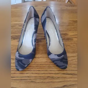 NWT Jessica Simpson Green Tan Black Camo Shoes Heels