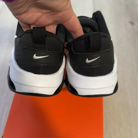 NWT- Nike-Zoom Bella 6- black and white-Women’s size 10.5