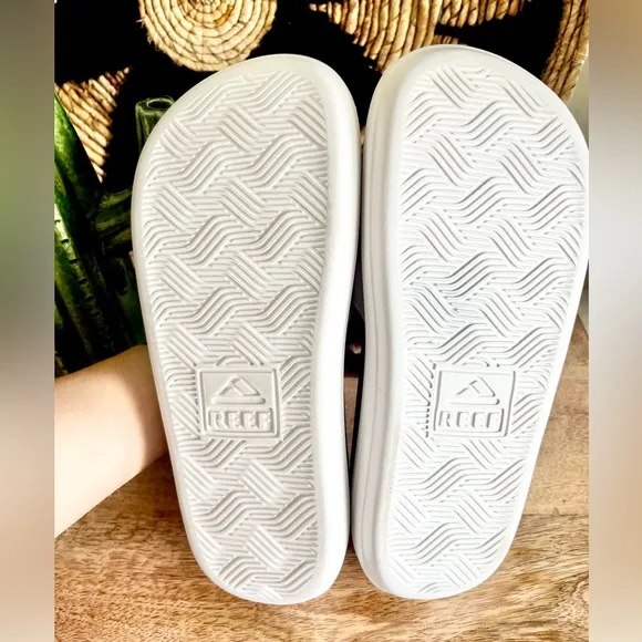 NWT Reef cushion Bondi bay polyamide sandals white 9
