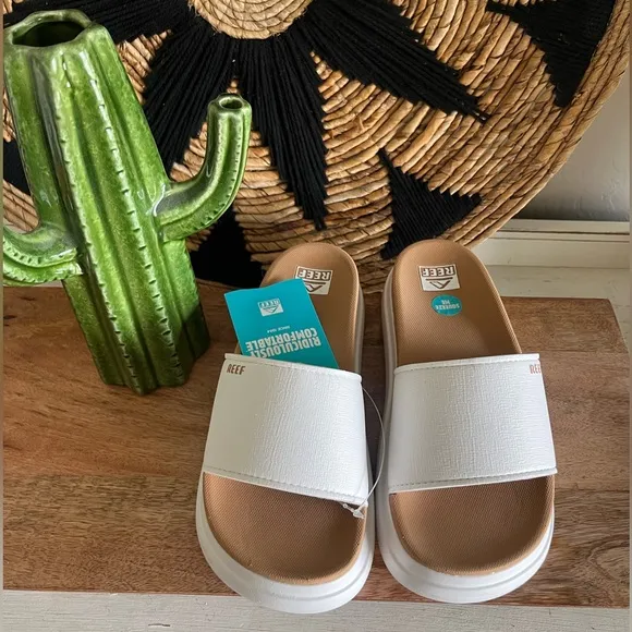 NWT Reef cushion Bondi bay polyamide sandals white 9