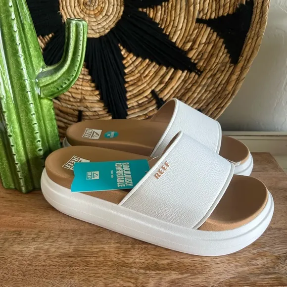 NWT Reef cushion Bondi bay polyamide sandals white 9