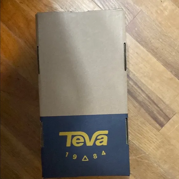 NWT Teva Midform Universal Rainbow &amp;White sandals new in box