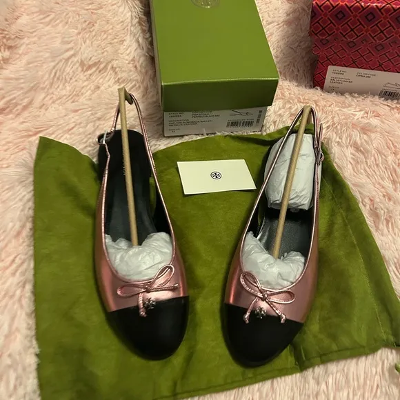 NWT TORY BURCH bow logo flats.