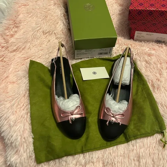 NWT TORY BURCH bow logo flats.