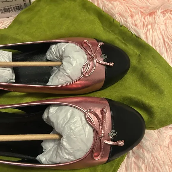 NWT TORY BURCH bow logo flats.