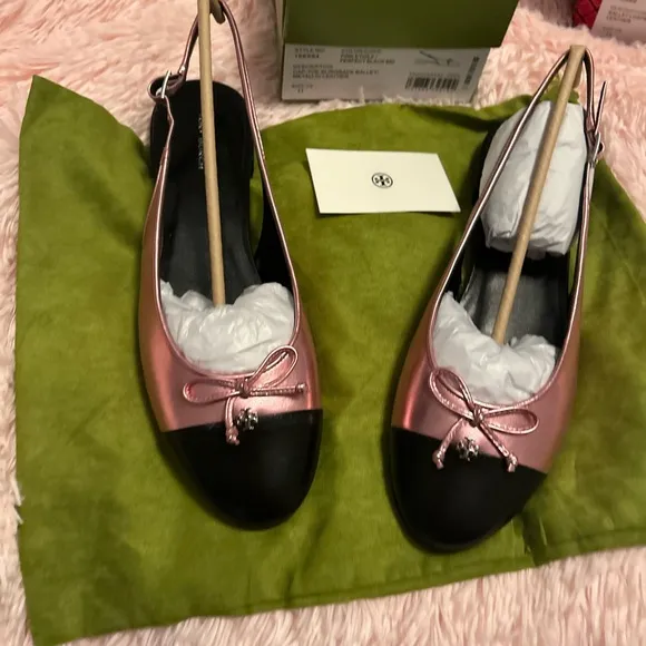 NWT TORY BURCH bow logo flats.