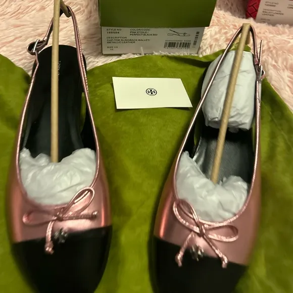 NWT TORY BURCH bow logo flats.
