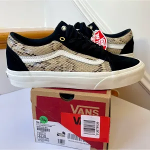 NWT Vans Old Skool Black Suede sneakers with snake print leather low top shoes