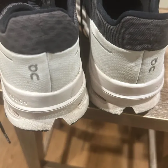 On Cloud Cloudultra Running Shoes size 9.5