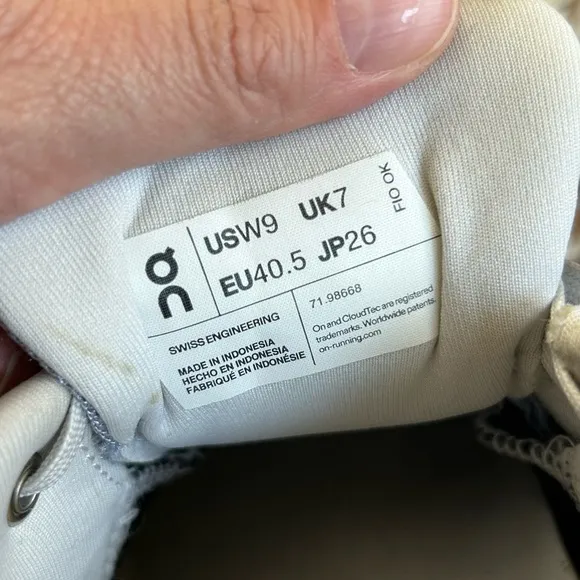 On Running Cloudflyer 4 Nimbus Cobble Size 9