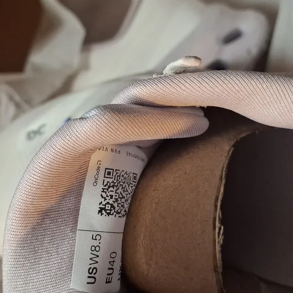 On Running Cloudtilt Women's Color: Sand Lavender Size: 8.5