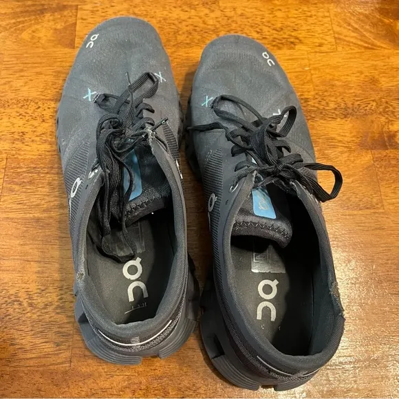 On Running Men’s OnCloud Cloud X shoes size 10 dark gray