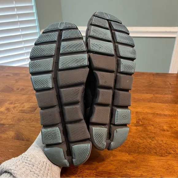 On Running Men’s OnCloud Cloud X shoes size 10 dark gray