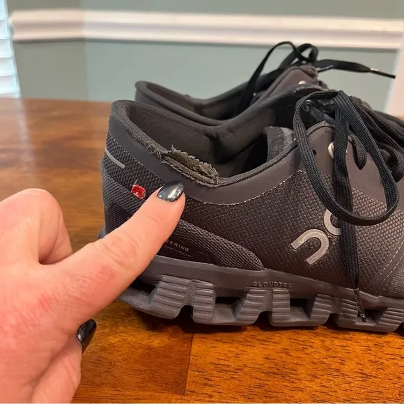 On Running Men’s OnCloud Cloud X shoes size 10 dark gray