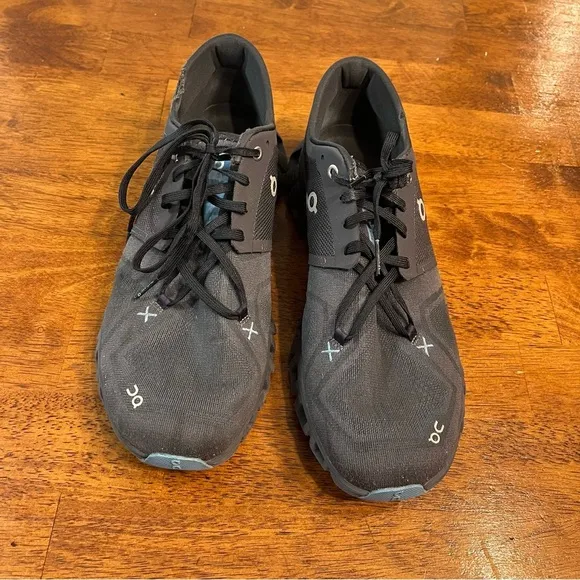 On Running Men’s OnCloud Cloud X shoes size 10 dark gray