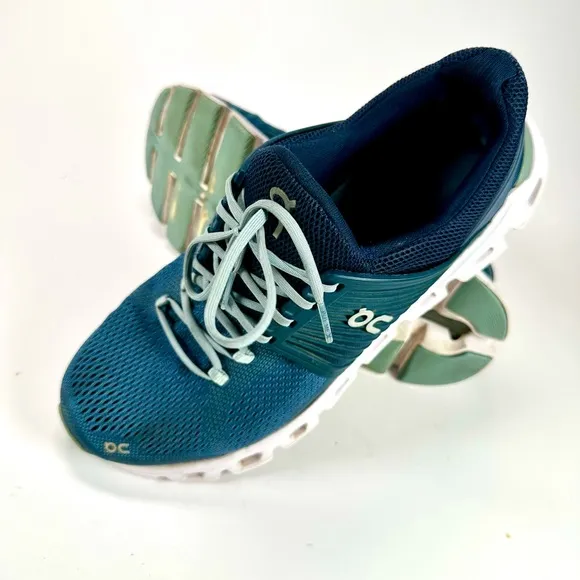 On Running on Cloud  Cloudtec Helion Men's Shoes