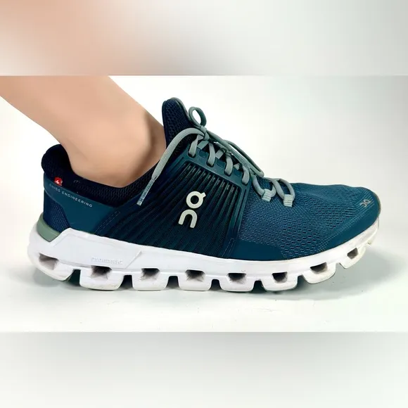 On Running on Cloud  Cloudtec Helion Men's Shoes