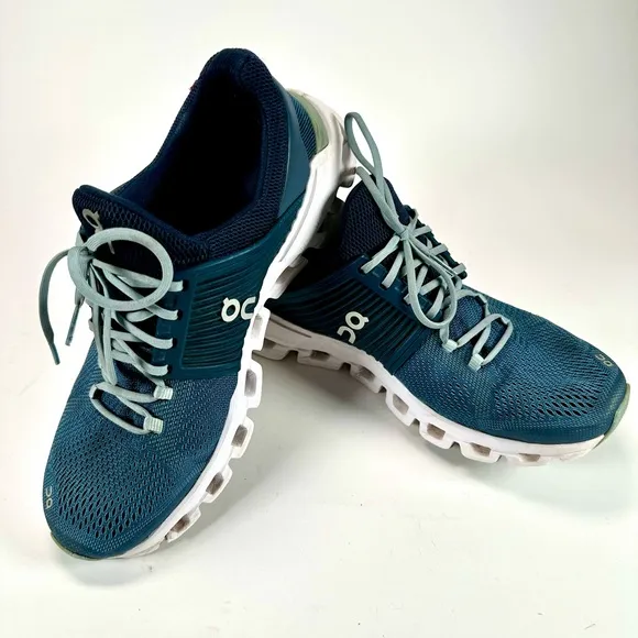 On Running on Cloud  Cloudtec Helion Men's Shoes