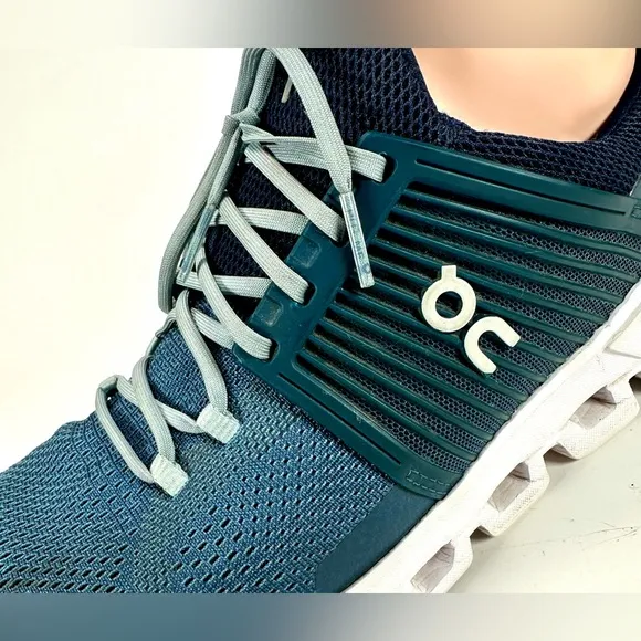 On Running on Cloud  Cloudtec Helion Men's Shoes