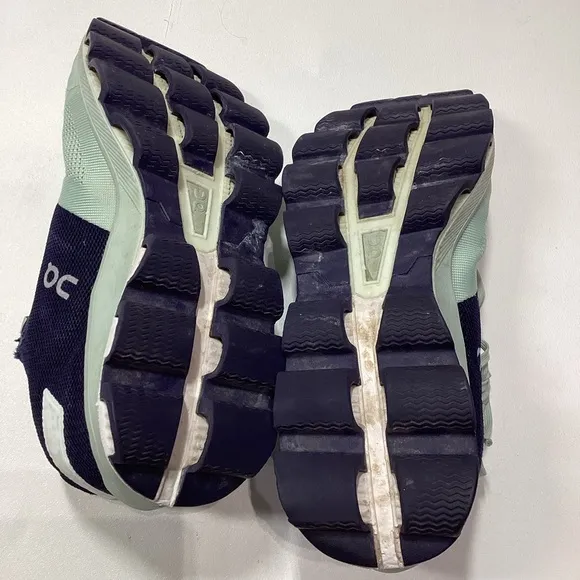 On Running Women’s Sneakers Size 10