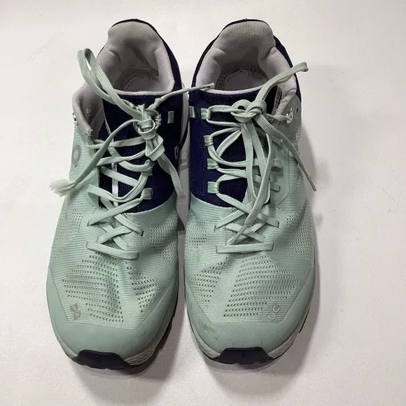On Running Women’s Sneakers Size 10