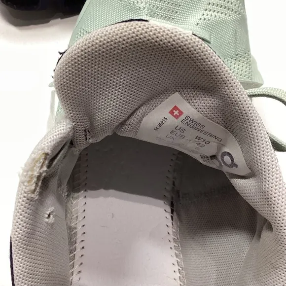 On Running Women’s Sneakers Size 10