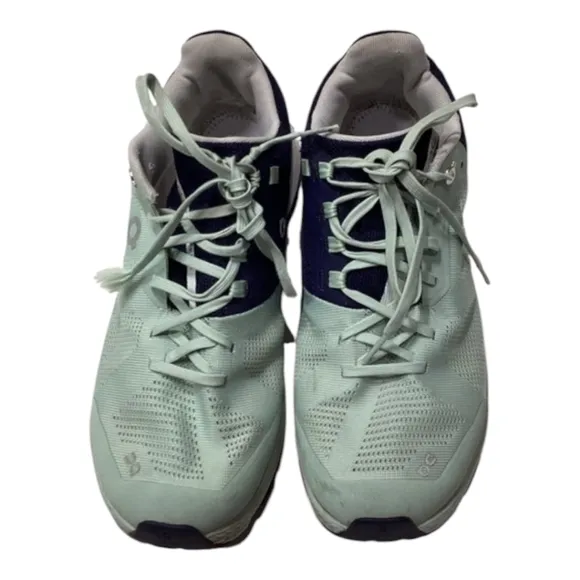 On Running Women’s Sneakers Size 10