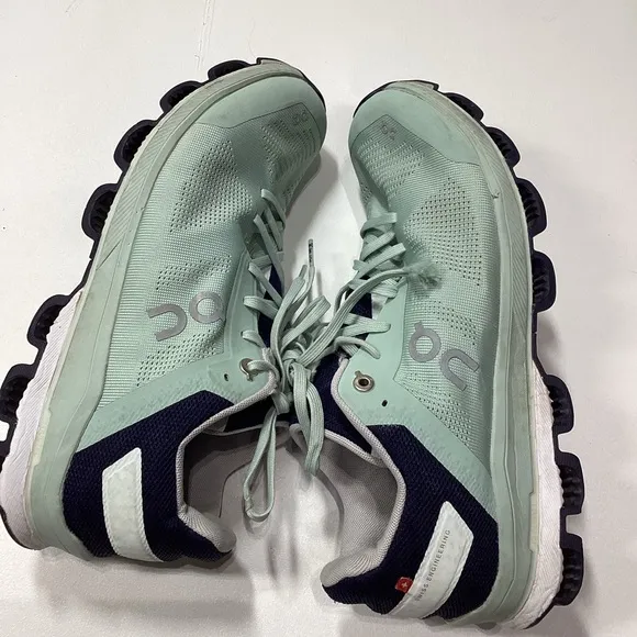 On Running Women’s Sneakers Size 10