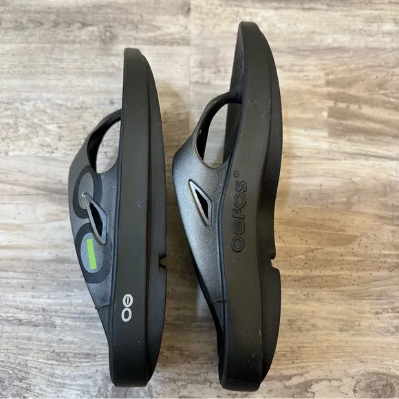 Oofos Men's OOriginal Sport Sandal‎ Recovery Slide Thong Gray Silver Size 8M 10W