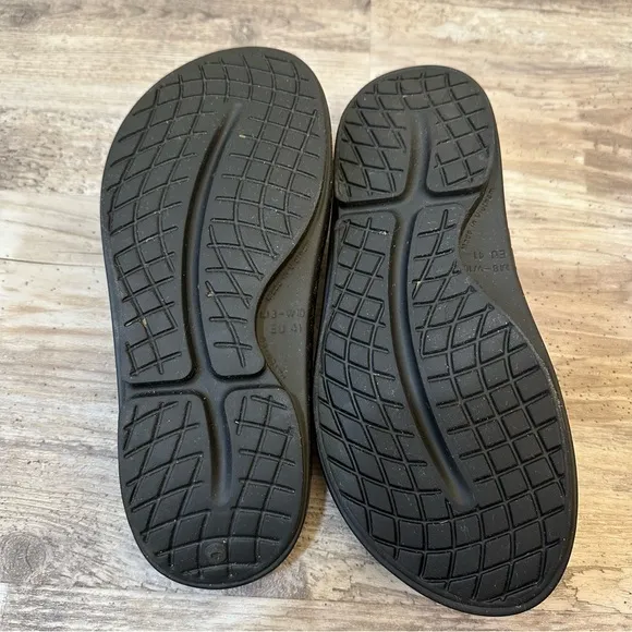 Oofos Men's OOriginal Sport Sandal‎ Recovery Slide Thong Gray Silver Size 8M 10W