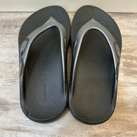 Oofos Men's OOriginal Sport Sandal‎ Recovery Slide Thong Gray Silver Size 8M 10W