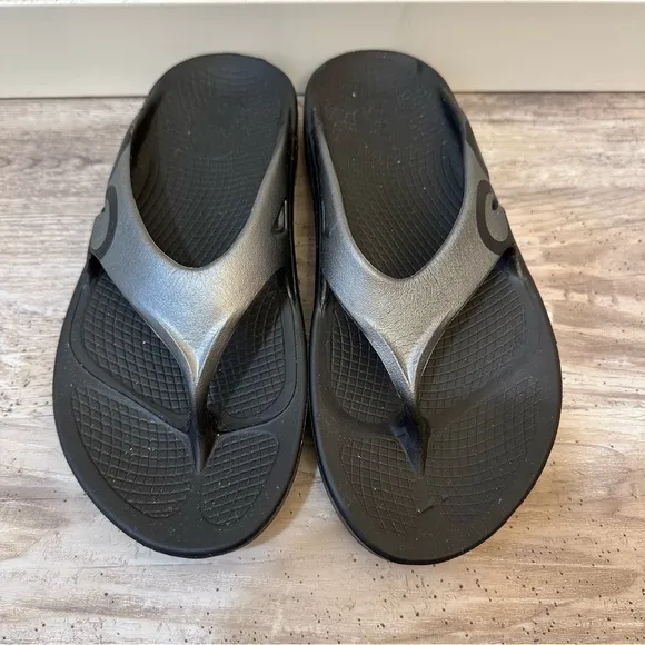 Oofos Men's OOriginal Sport Sandal‎ Recovery Slide Thong Gray Silver Size 8M 10W
