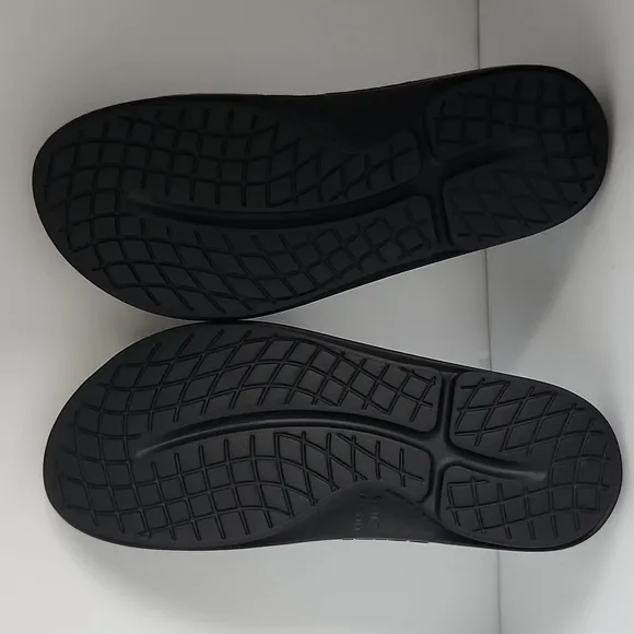 Oofos Ooahh slide sandals