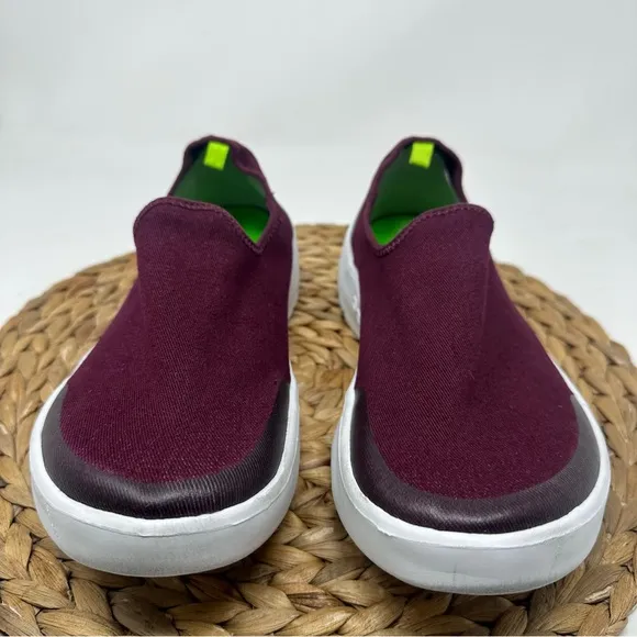 Oofos Oomg Low Women's Slip On Shoes Maroon Size 9 Women's