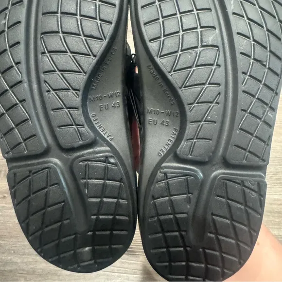 OOFOS OOriginal Black Recovery Comfort Thong Sandals