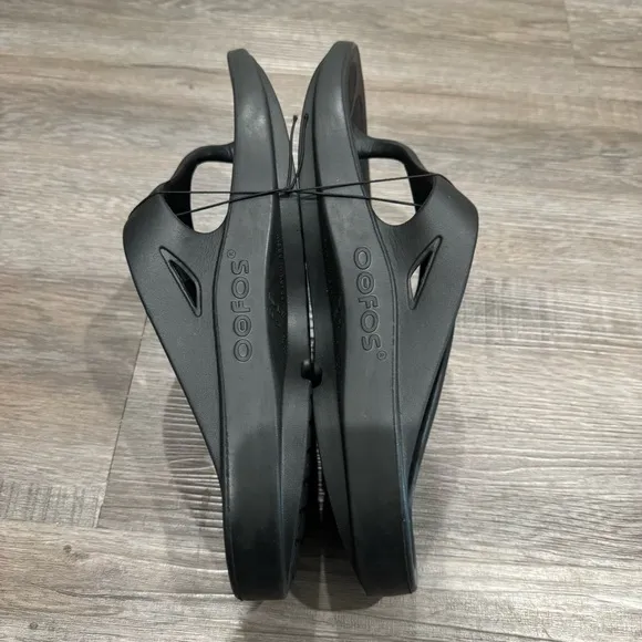 OOFOS OOriginal Black Recovery Comfort Thong Sandals