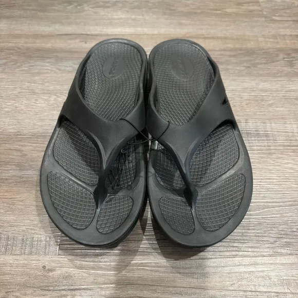 OOFOS OOriginal Black Recovery Comfort Thong Sandals