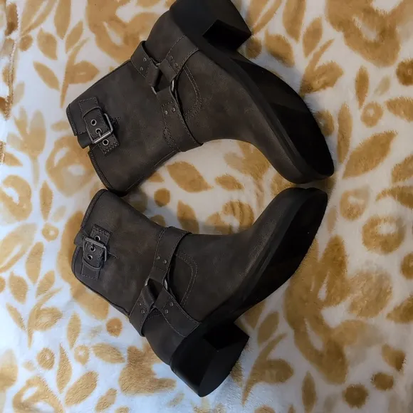 Open Edit boots...