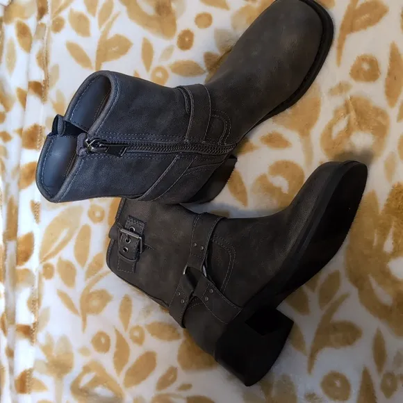 Open Edit boots...