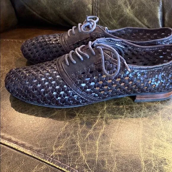 OTBT 9 cut out lace up leather shoes