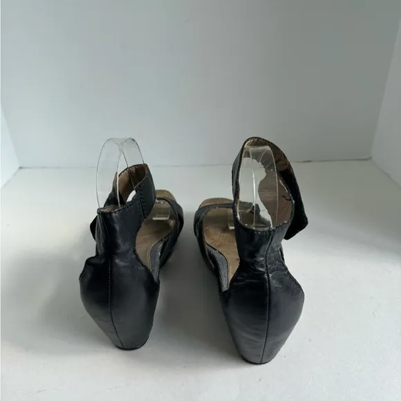 OTBT Hobart Wedge Sandals size 7.5 Black Leather Size 7.5