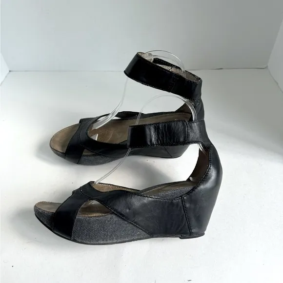 OTBT Hobart Wedge Sandals size 7.5 Black Leather Size 7.5