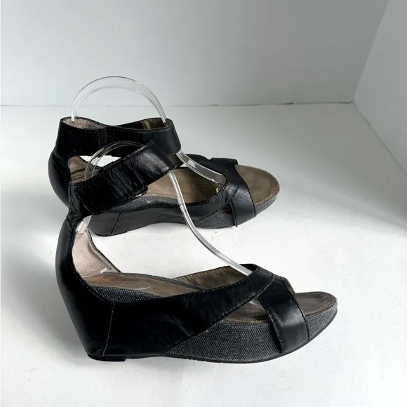 OTBT Hobart Wedge Sandals size 7.5 Black Leather Size 7.5