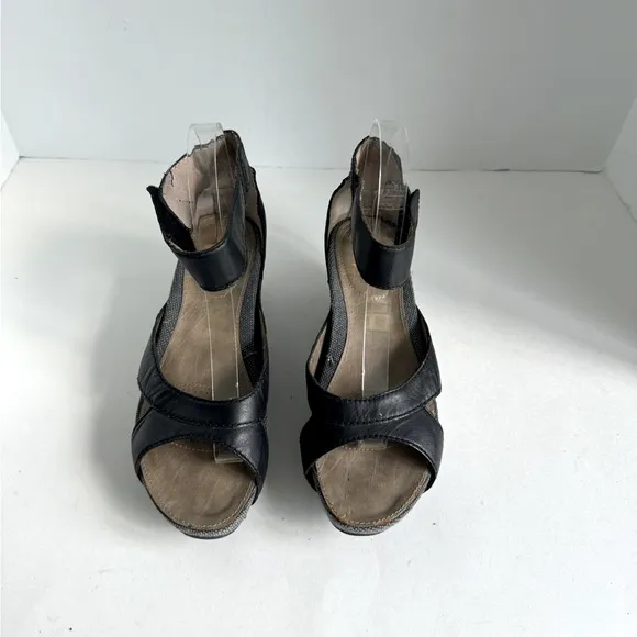 OTBT Hobart Wedge Sandals size 7.5 Black Leather Size 7.5